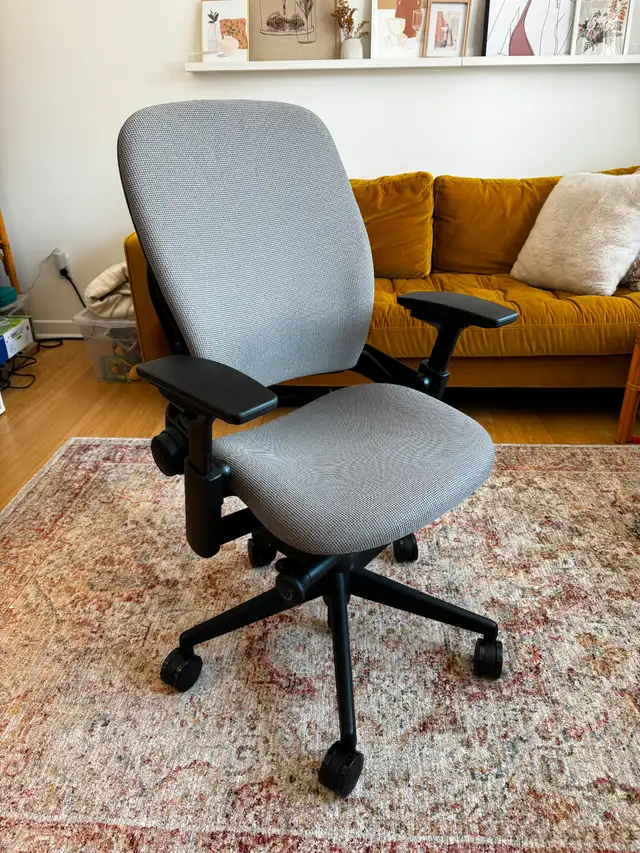Chaise ergonomique Steelcase Leap V2 en excellente condition in Chairs & Recliners in City of Montréal - Image 5