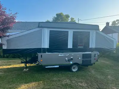 2020 Rockwood 1940 LTD Very Good Condition Easy to tow Heated mattress’ 2 burner cooktop Awning Benc...