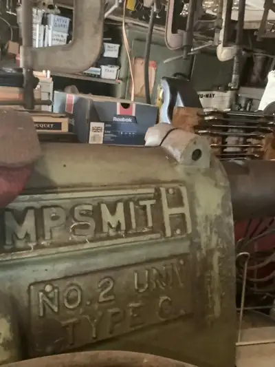 This Kempsmith No. 2 Universal Type G metal milling machine is a robust piece of industrial equipmen...