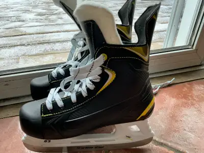 Youth ice hockey skates - size 7, View more
