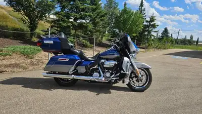 • 107ci Milwaukee-Eight Engine • 6-Speed Cruise Drive Transmission • Lowered Suspension (26.5" seat...