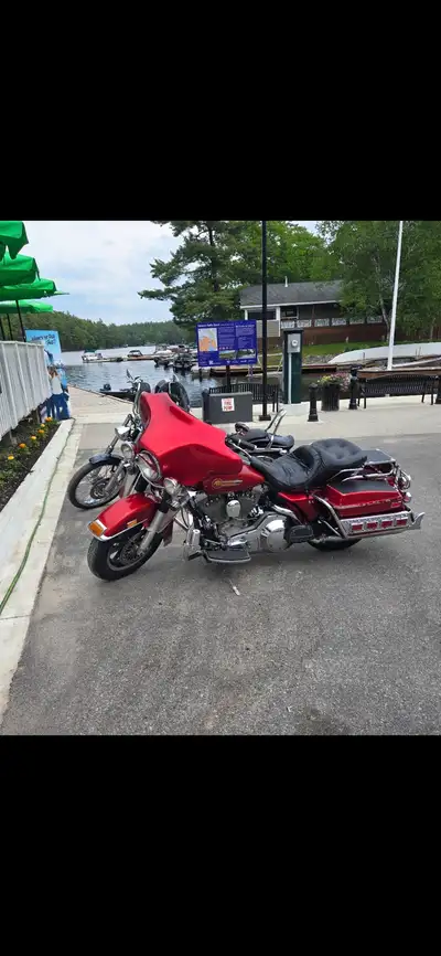 This 1992 Harley-Davidson FLHS is a classic touring machine, showing signs of use consistent with it...