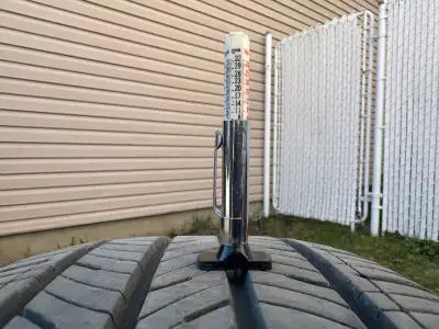 215/55r17 4PNEUS KUMHO SOLUS TA31+BON POUR 3SAISON TRES BON ÉTAT