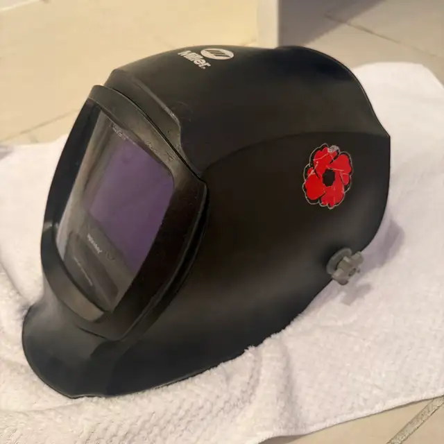 miller digital infinity welding helmet in Other Business & Industrial in Delta/Surrey/Langley - Image 2