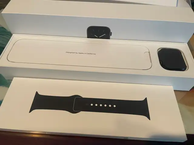 Apple Watch Series 5 40mm  Stainless Steel (GPS + Cell in Jewellery & Watches in Markham / York Region - Image 10
