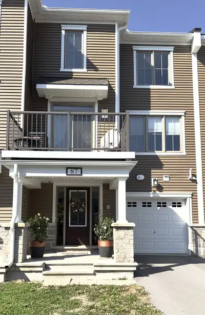 Modern 3-Storey Townhome in Stittsville Beautiful and well-maintained 3-storey townhome offering abo...