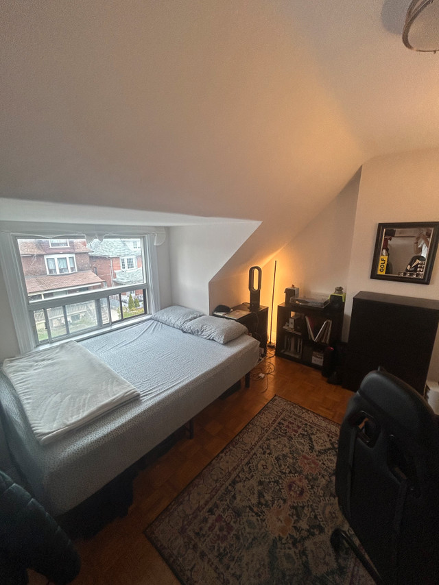 Private room for rent in a 3 bed 1 bath house in Long Term Rentals in City of Toronto - Image 2