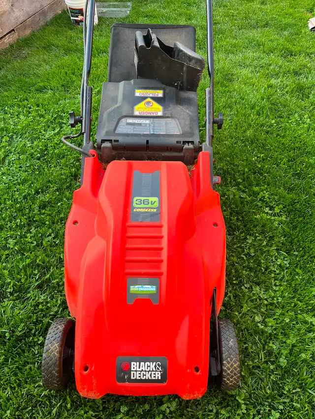 Lawn mower in Lawnmowers & Leaf Blowers in Kitchener / Waterloo - Image 2