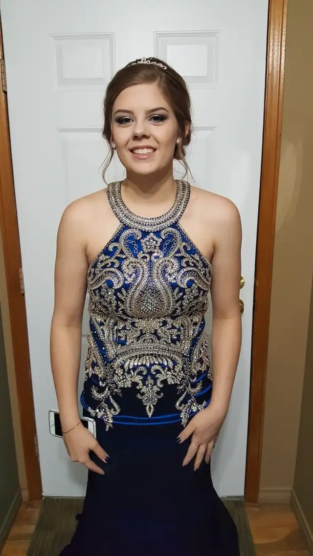 GRAD DRESS  in Women's - Dresses & Skirts in Regina - Image 4