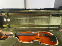 Karl Höfner Full-Sized Violin (with bow and case)