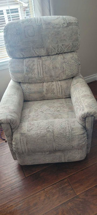 2 Lazy Boy recliners like new condition