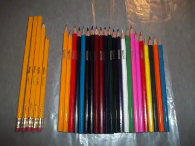 27 crayons  en bois Studio-dont 22 de couleurs+, View more