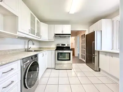 MAIN - 3 HEATHERINGTON DRIVE (Pharmacy & Sheppard intersection)