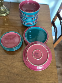 DENBY Red/green plates and bowls