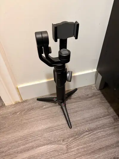 Capture perfectly smooth and professional cinematic footage with this pre-loved DJI Osmo Mobile 3 ha...