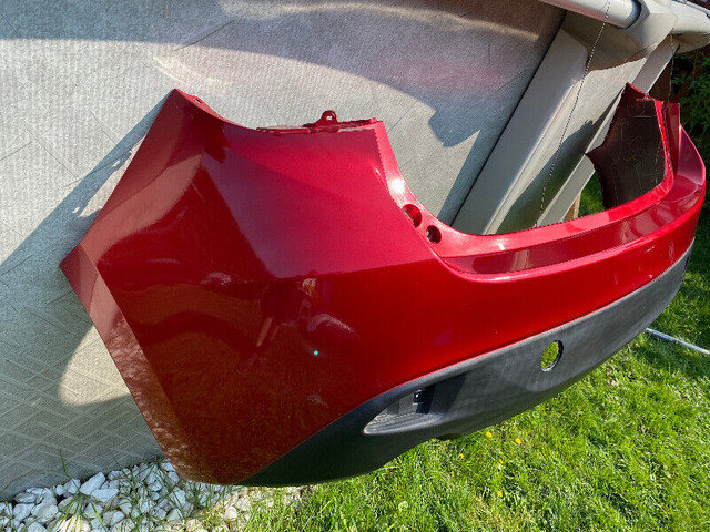 Mazda 3 hatchback 2014 OEM bumper avant + arrier dans Pièces de carrosserie  à Sherbrooke - Image 4
