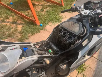For sale 1998 Kawasaki Ninja Zx6R Complete motorcycle For parts. The Engine runs but has transmissio...