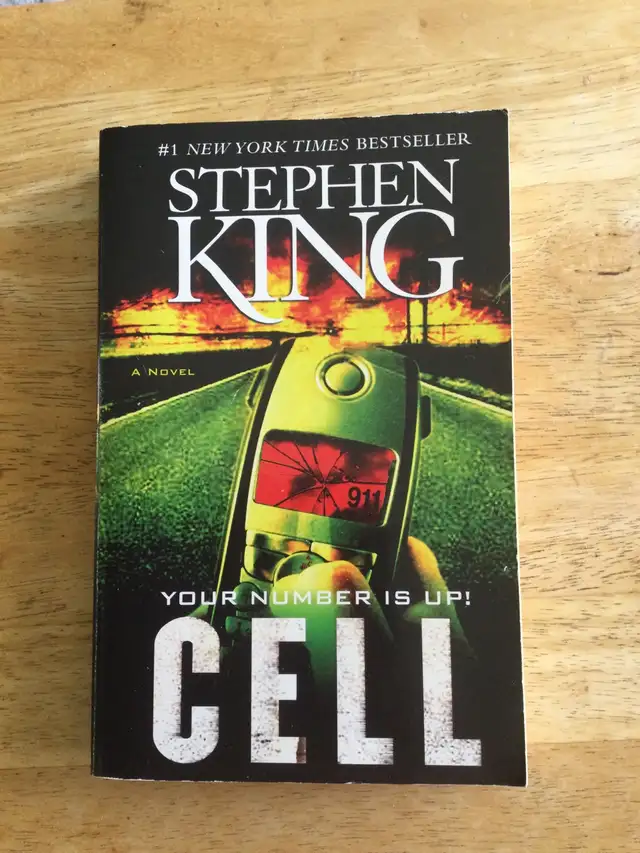 Stephen King Paperback Book in Fiction in Kitchener / Waterloo - Image 2