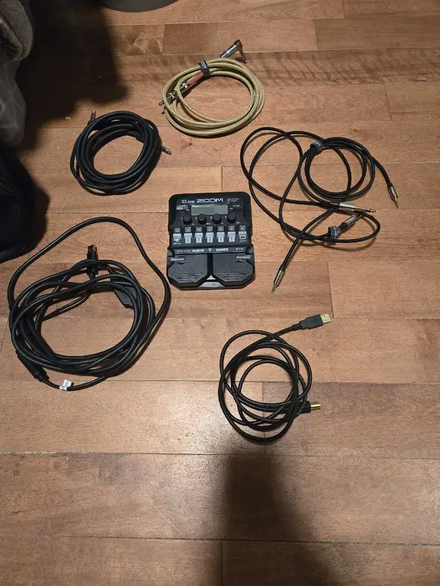 Squire Classic Vibe Jaguar Bass Guitar  in Guitars in Windsor Region - Image 6