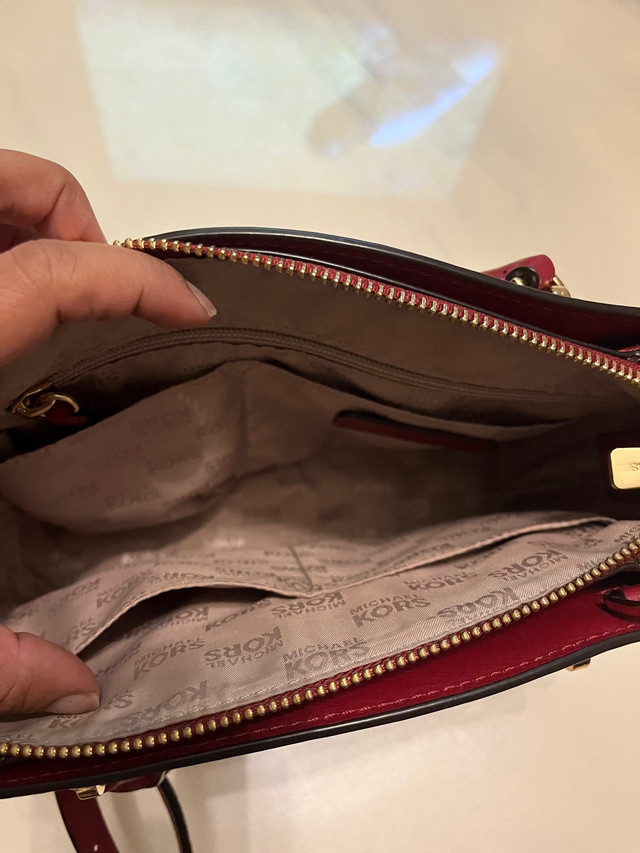 Michael Kors Purse  in Women's - Bags & Wallets in Oshawa / Durham Region - Image 3