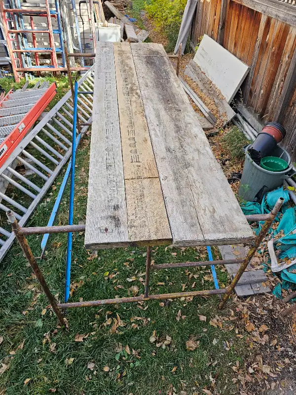 Scaffolding Set - 4ft wide by 45" tall, by 8ft long, one section in Ladders & Scaffolding in Calgary - Image 2