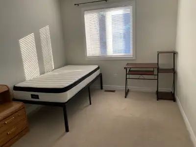 2 Private rooms at Kelly Farm Drive (Findlay Creek Area) for 2 females or 2 males professional or st...