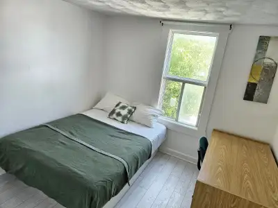 Grande chambre à louer. Chambre meublée, tout inclus avec Wifi. Située à 5 min de l'UQO et 10min d'O...
