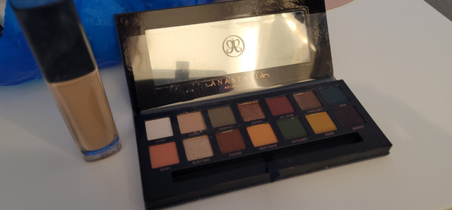 Free (opened) vitamins and cosmetic products for women in Free Stuff in Ottawa