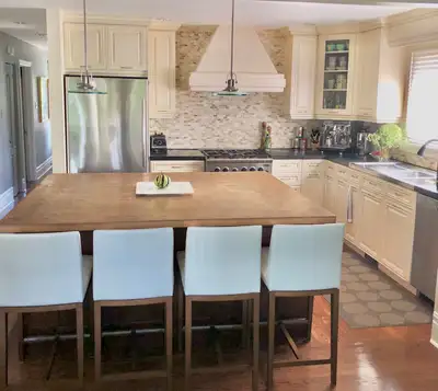 WESTEND, NEWLY RENOVATED, MUST SEE APT AVAILABLE SEPT 1ST