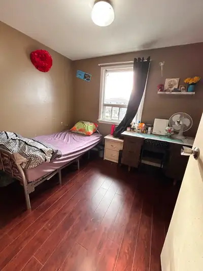Single  private room for rent in Malton mississauga