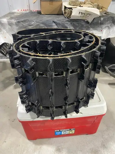 Camso Cobra 15X137X1.352 2.86 pitch track. Fully clipped track with very little wear.