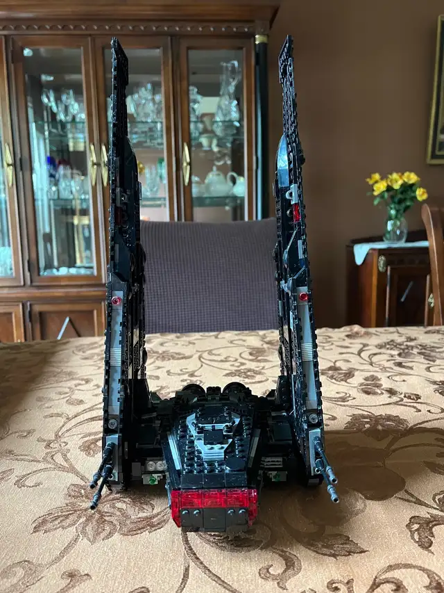 LEGO 75256 Kylo Ren’s Shuttle63804702502659121