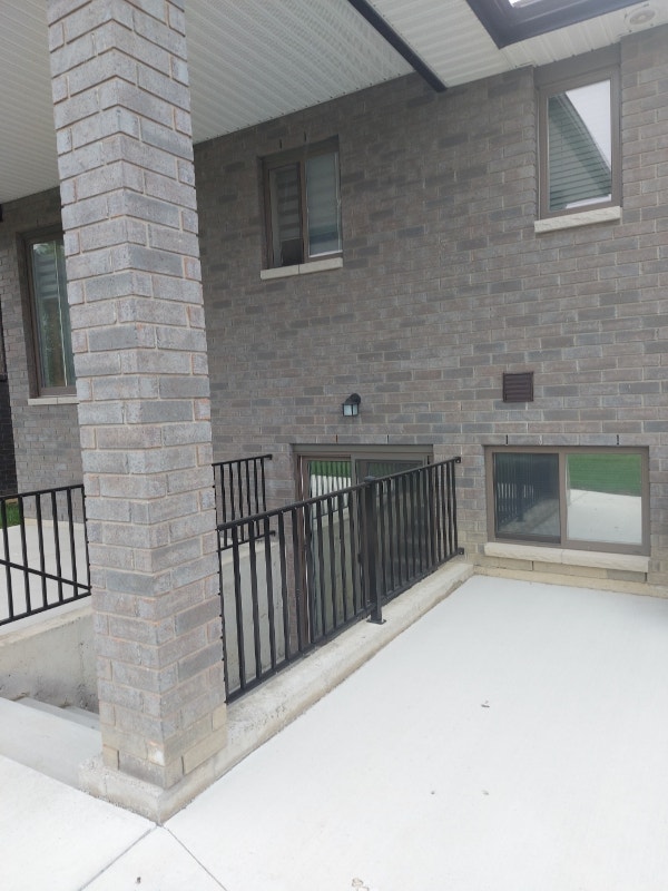 Room for Rent Room Rentals & Roommates Windsor Region Kijiji