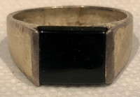 925 silver mens ring with black stone/glass?