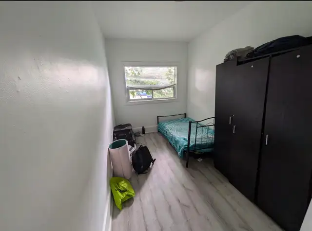 One private room available in 5 Bedroom house