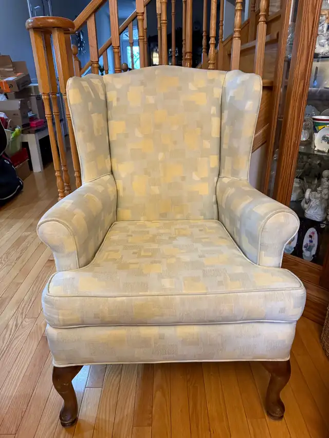 Accent Chair in Chairs & Recliners in Markham / York Region - Image 2