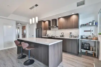 2 Bed Condo for Rent – Wellington St W & Spadina (King West)