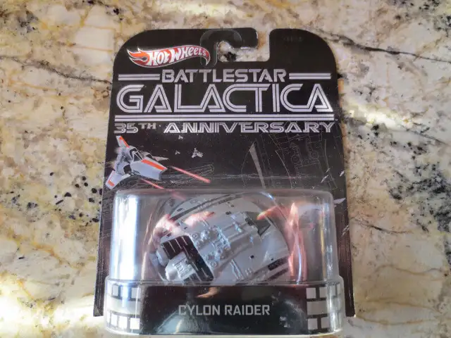 Hot Wheels Battlestar Galatica Cylon Raider63006660773377127