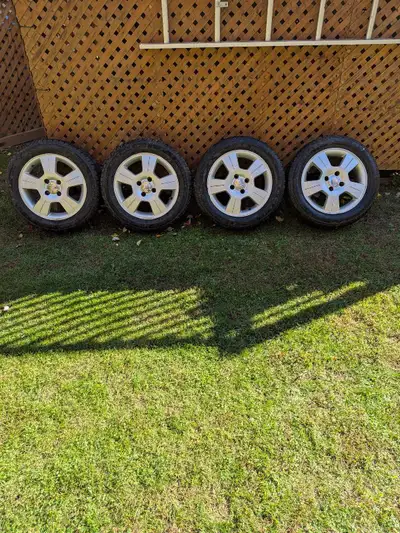 Acheter neuf rouler environ une semaine. Cause de la vente auto vendue. Bolt pattern 4×108 mm Était...