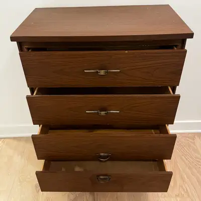 Vintage 4-Drawer Dresser Made in Canada / Commode 4 tiroirs, View more