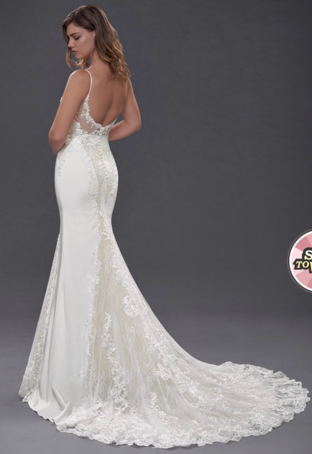 Wedding dress size 0 in Wedding in Belleville - Image 4