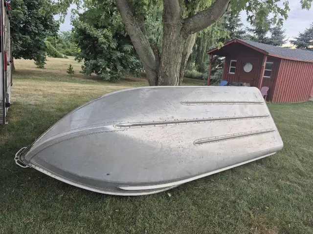 12' Aluminum Boat in Canoes, Kayaks & Paddles in Hamilton - Image 3