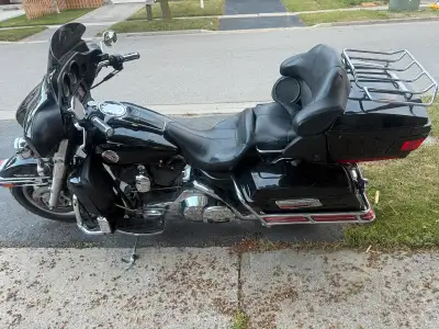 2004 Harley Davidson electra glide black - ultra classic only asking for $8500 obo. No low ballers p...