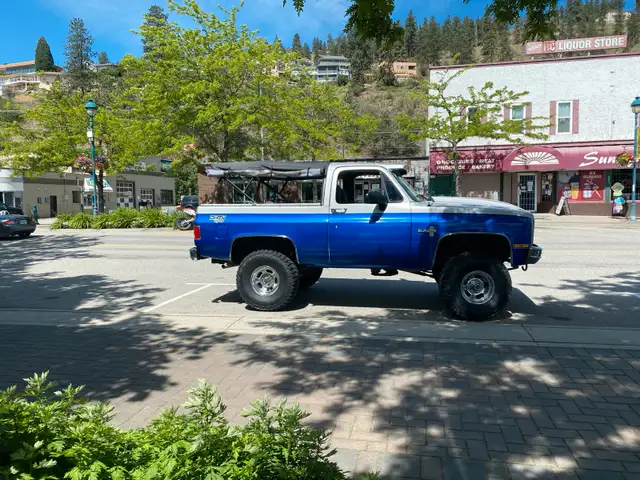 (PENDING SALE) 1990 chev k5 blazer in Classic Cars in Kelowna - Image 3