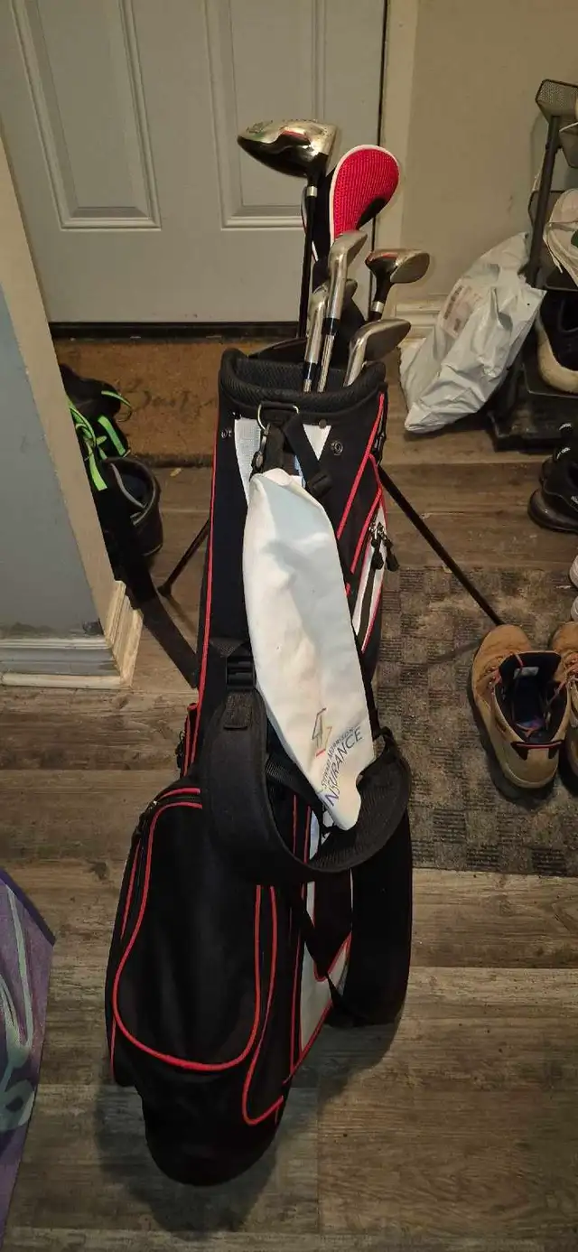 Golf Set in Golf in Ottawa - Image 2