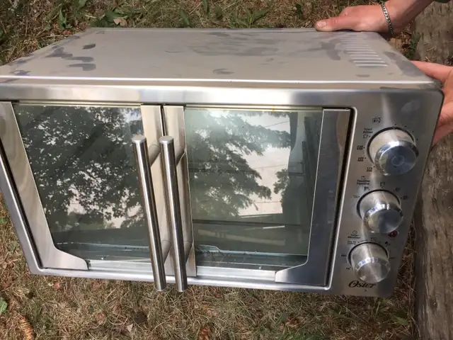 Oster Toaster Oven in Toasters & Toaster Ovens in Vancouver - Image 2