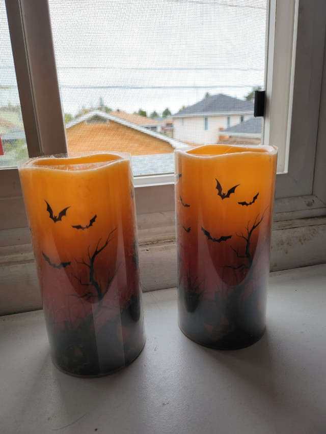 2 Brand New Bat/Haunted House Candles in Home Décor & Accents in Thunder Bay - Image 3