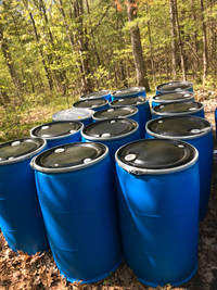 PLASTIC 45 GALLON BARRELS ( REMOVABLE LIDS)