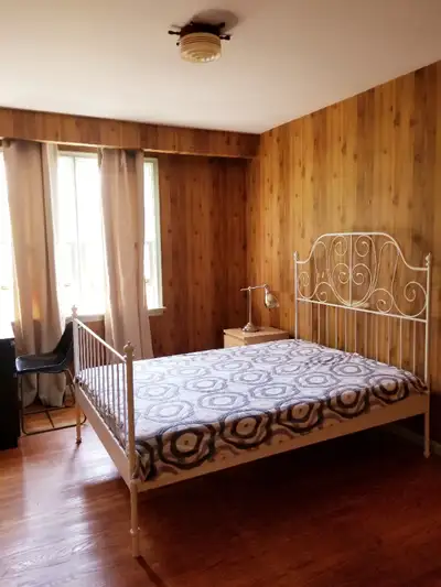 Bright and Comfortable Room (Bayview & Finch)