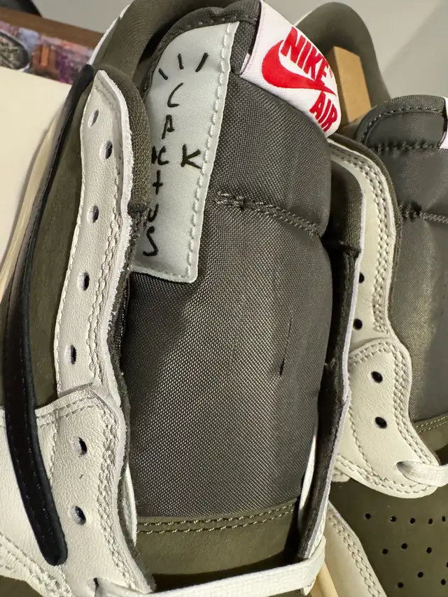 Jordan 1 low Travis Scott Olive 12m in Men's Shoes in Markham / York Region - Image 7